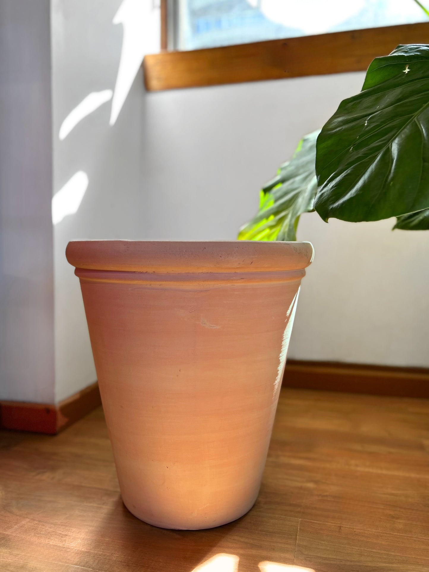 Macetero terracota V tamaño L 44x40 cms