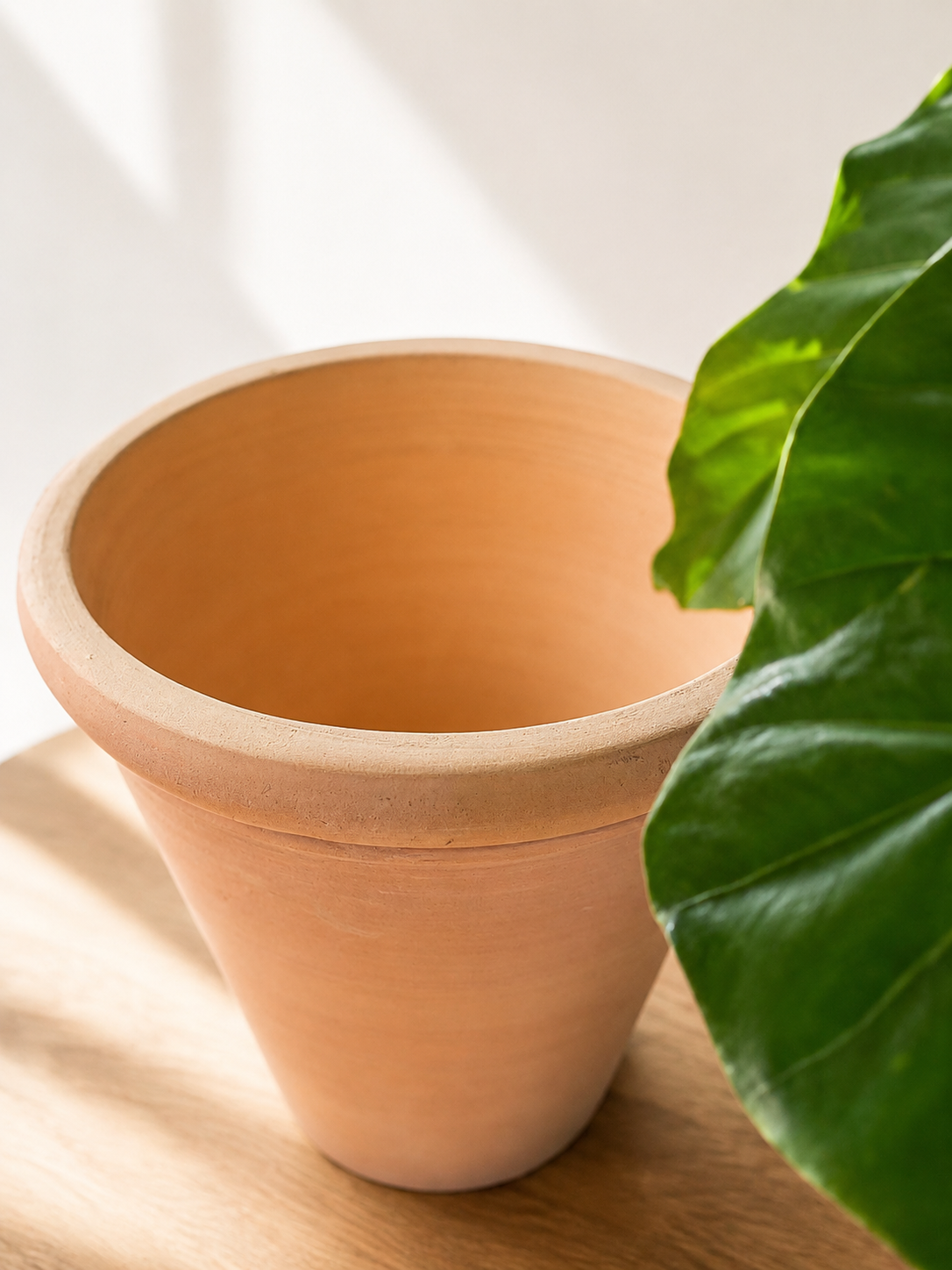 Macetero terracota V tamaño L 44x40 cms
