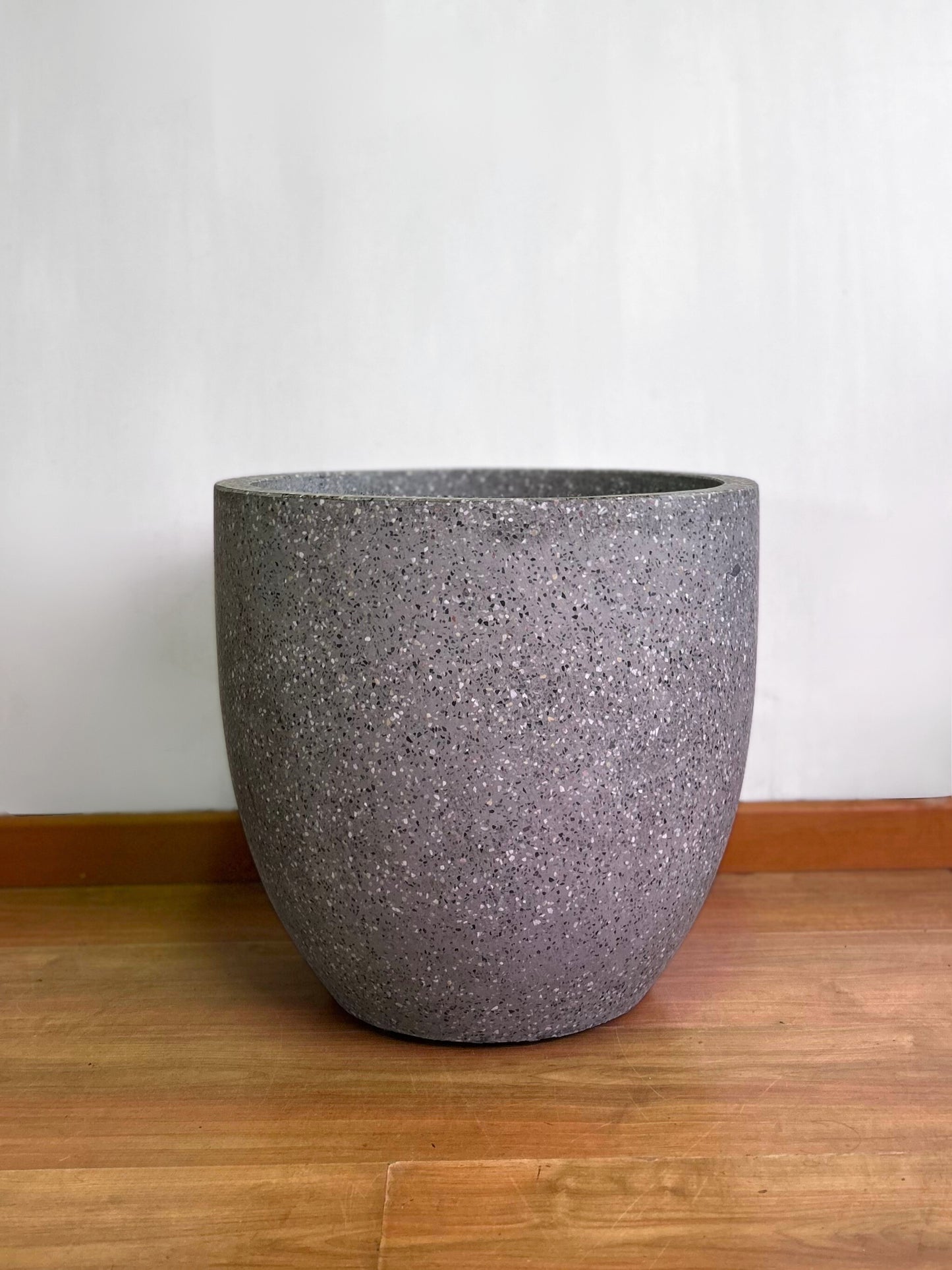 Macetero terrazzo gris 45 x 40 cm