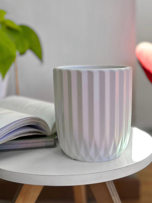 Macetero de cerámica lineas blanco 13x14 cm