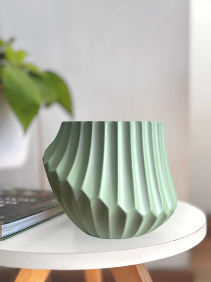 Macetero cerámica asimétrico verde agua 21x15 cm