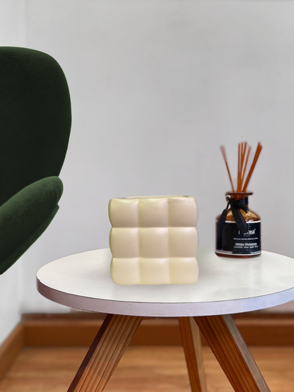 Macetero cerámica cuadros crema 14x12cm