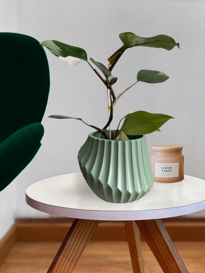 Macetero cerámica asimétrico verde agua 21x15 cm